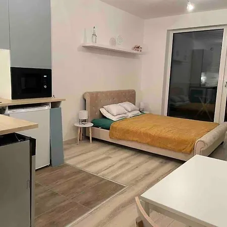 Waterfront River View Apartman *